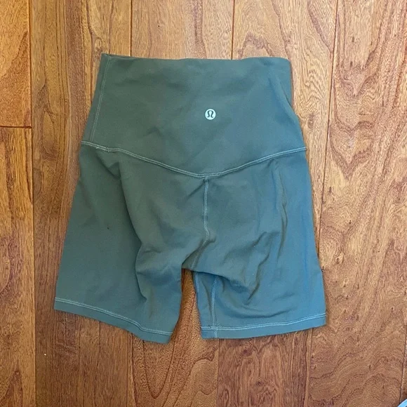 Lululemon Align High Rise Shorts - Picture 2 of 4